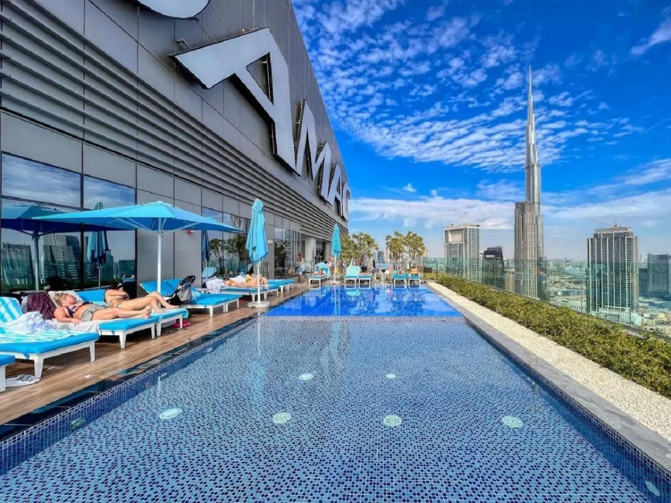 Stunning Burj Khalifa View 5 Star Hotel Amenities Dubai United Arab Emirates